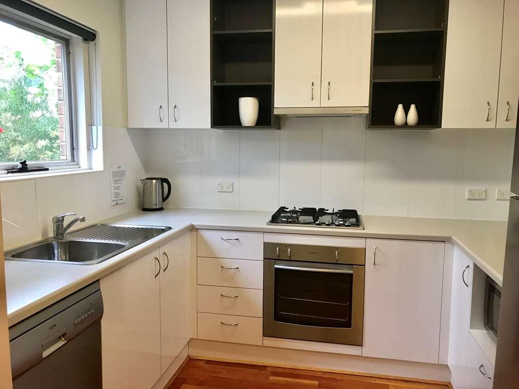 Adelaide Dress Circle Apartments - Archer Street Room photo