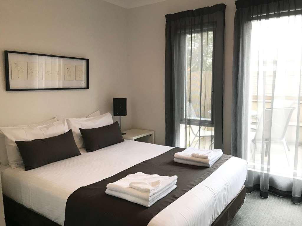 Adelaide Dress Circle Apartments - Archer Street Room photo