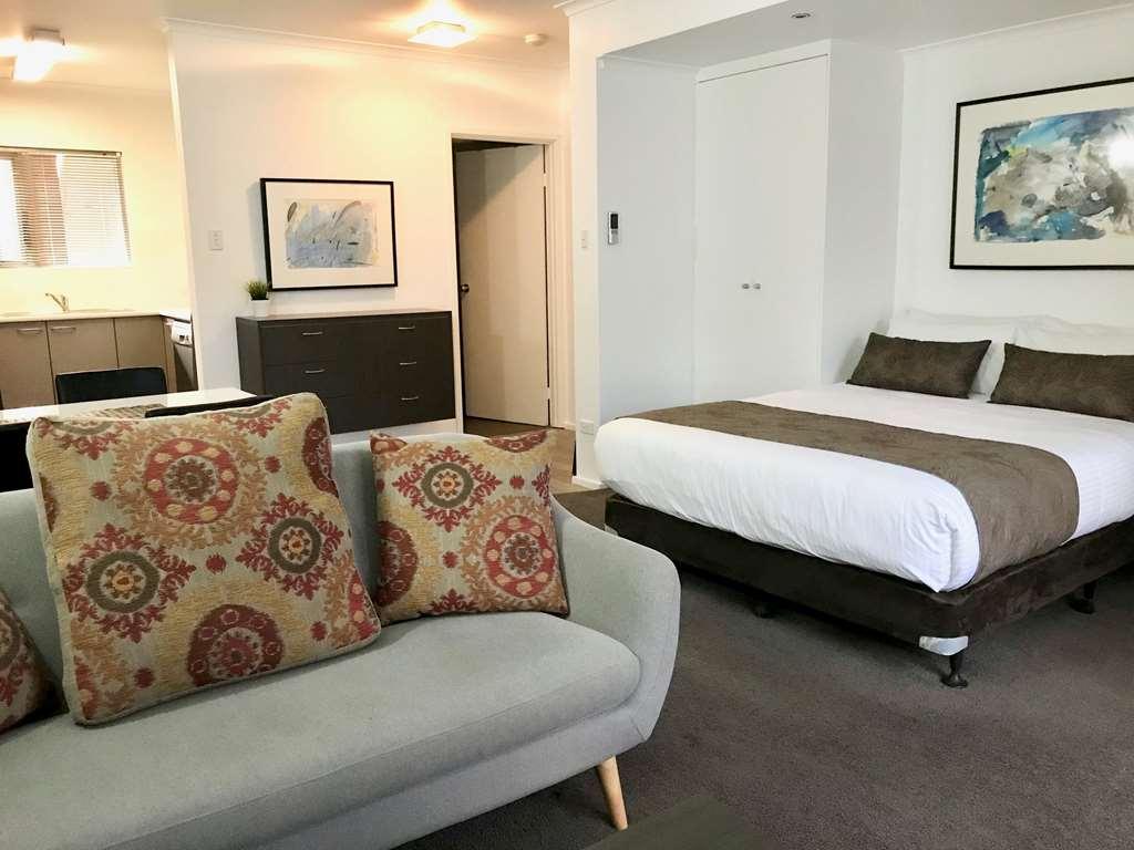 Adelaide Dress Circle Apartments - Archer Street Room photo