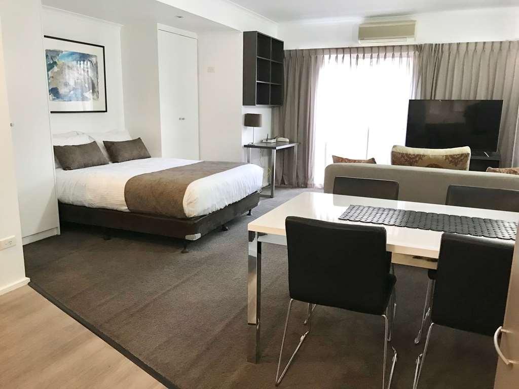 Adelaide Dress Circle Apartments - Archer Street Room photo